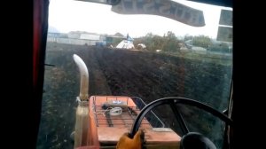 Трактор т-25 пашет с 4 х корустным плугом!!!