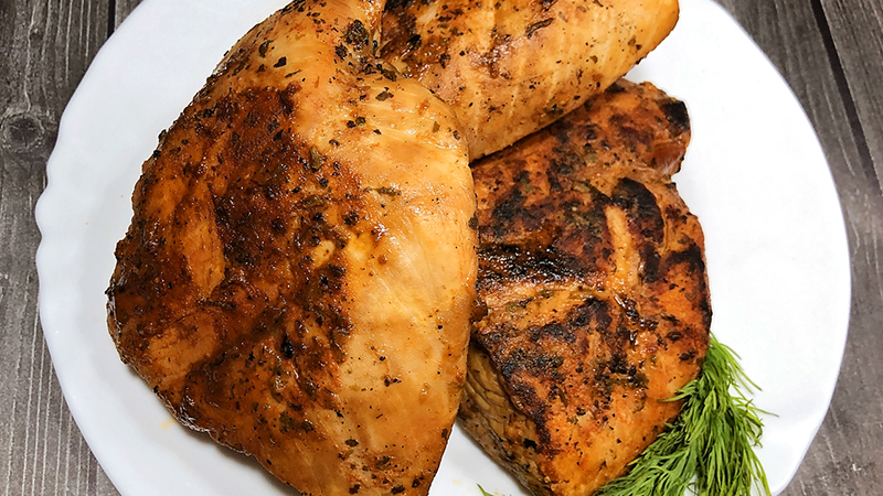 МОЙ СЕКРЕТ ПРИГОТОВЛЕНИЯ СОЧНОЙ ИНДЕЙКИ. Хрустящая корочка и сочная внутри! БЫСТРЫЙ РЕЦЕПТ! смотреть онлайн