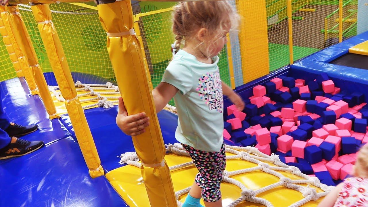 Indoor Playground for kids playing with Сolored Sand Learn colors Song Finger Family Nursery Rhymes смотреть онлайн