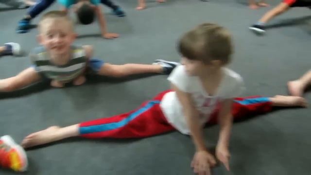 Вот такие детки и рулят ! смотреть онлайн