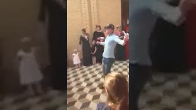 Парень Не чувствует землю под ногами Лезгинка 2017 смотреть онлайн