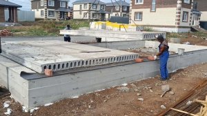 Как уложить плиты перекрытия на фундамент. Надёжно, быстро и недорого!