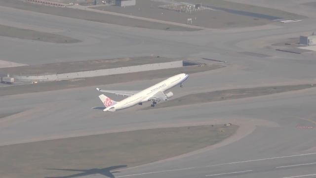 Hong Kong International Airport Aircraft Movements With Air Traffic Control