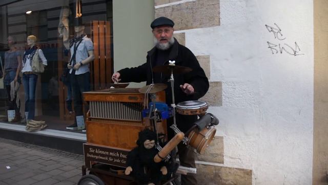 Straßenmusik - Mr. Evergreen - Der Drehorgelmann - Erfurt 2011 смотреть онлайн