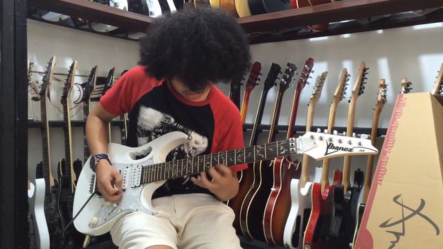 Cek sound Ibanez jem flower by Haryo смотреть онлайн