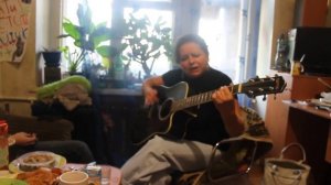 Девичье тело плывёт