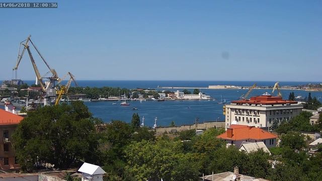 Вид на Южную бухту с улицы Рабочей.14 июня 2018 года смотреть онлайн