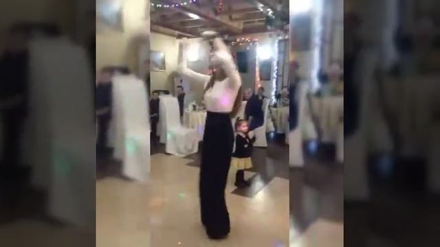 Новогодний корпоратив в ресторане "Счастье есть" смотреть онлайн