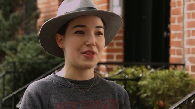 Tomboy Style with a Feminine Touch—Outfit of the Day—Teen Vogue смотреть онлайн