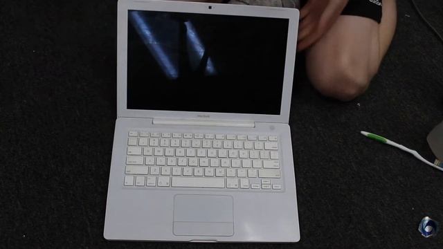 White MacBook Cleanup & Restoration || KC Tech смотреть онлайн
