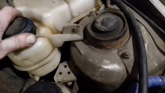 Как заклеить радиатор, ремонт радиатора,повышенное давление в системе охлаждения, проверка пробки. смотреть онлайн