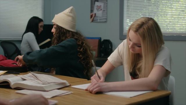 CHICKEN GIRLS | Season 8 | Ep. 2: “Decisions, Decisions” смотреть онлайн