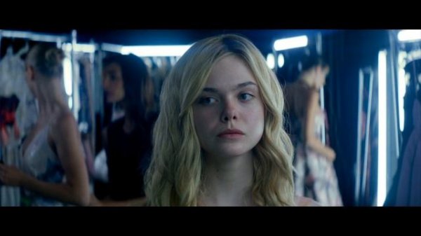 The Neon Demon - On Surrealism, Symbolism, and the Semblance of Depth (Review + Analysis)