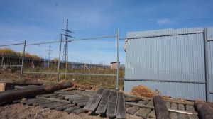 Я сделал два забора из ПЭТ пластика фирмы Локопласт