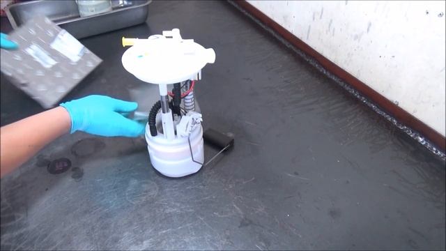 เปลี่ยนปั๊มติ๊ก Nissan March / Fuel Pump Replacement Nissan Micra K13 смотреть онлайн