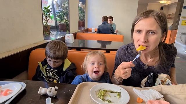 Санкт-Петербург кафе столовая, дю... дю... дю... и  ам.... ам....ам....