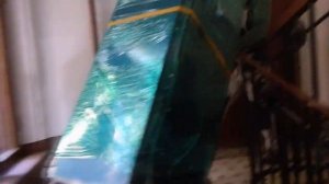 Спуск холодильника на ручной тележке. Ладный извозчикЪ