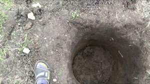 ДОМ В ДЕРЕВНЕ. ДЕНЬ 3. КОПАЕМ ЯМУ ПОД УЛИЧНЫЙ ТУАЛЕТ.
