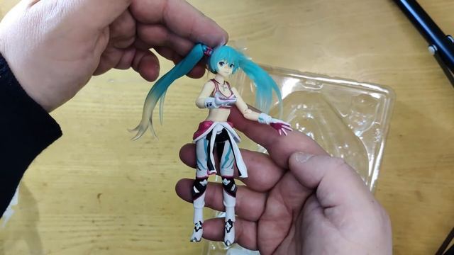 Action Figure Hatsune Miku Figma 233 Max Factory + Moto Figma Ex : Ride Racing Miku смотреть онлайн