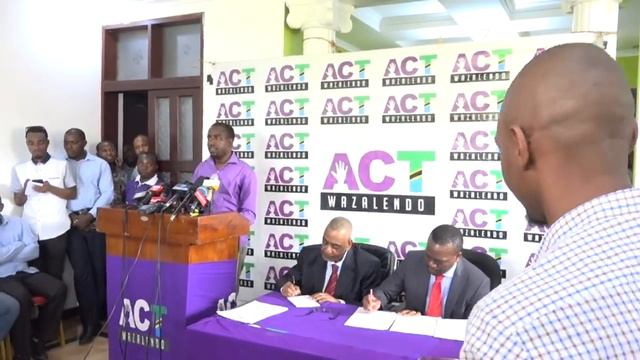LIVE ZITTO KABWE, MAALIM SEIF WAKITOA SALAMU ZA KUFUNGA MWAKA 2019 NA KUUKARIBISHA MWAKA 2020 смотреть онлайн