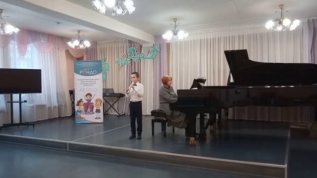 И. Дюссек "Старинный танец" Исполняет Мазунин Михаил. Концертмейстер Микрюкова Нина Вячеславовна смотреть онлайн