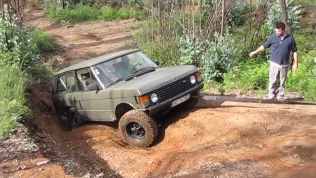 Nissan Patrol GR towing a Range Rover, a rare sight? смотреть онлайн