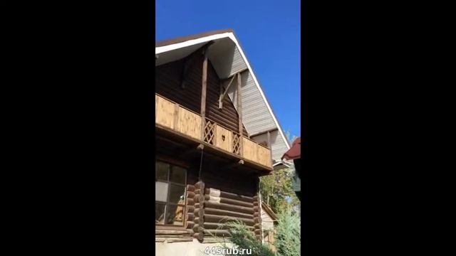 Дом из бревна с балконом