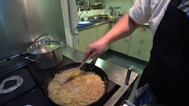 Шницель молочный из свинины в сухарях + гарнир смотреть онлайн