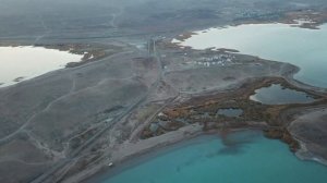 ОЗЕРО БАЛХАШ С ВЫСОТЫ ПТИЧЬЕГО ПОЛЕТА. КАЗАХСТАН