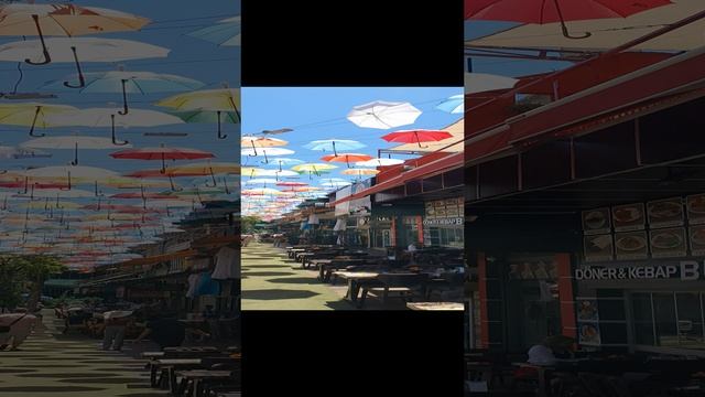 Аллея с зонтиками в Анталье. Турция, июль 2022