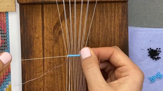 Плетем браслет из бисера на станке - ПОЛНЫЙ ВИДЕОУРОК смотреть онлайн