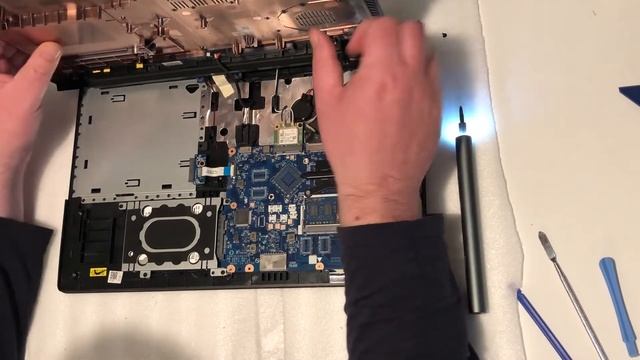 Lenovo Ideapad 100-15IBD tisztítás / Lenovo Ideapad 100-15IBD Disassembly and cleaning смотреть онлайн