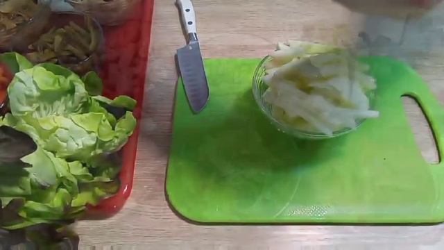 ЗАКУСКА ИЗ ЯИЧНЫХ БЛИНЧИКОВ С НАЧИНКОЙ смотреть онлайн