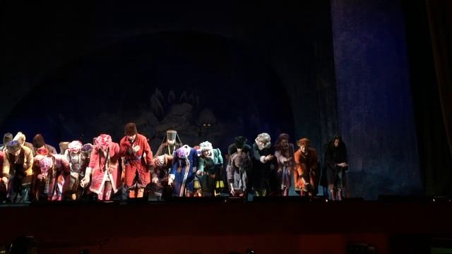 Народные гулянья на Рождество. Обещание Оксаны выйти за Вакулу, если тот принесет царские чечевички