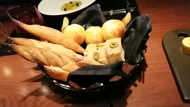 Chef Lorenz Hoja delights at Le Atelier de Joël R 😀 смотреть онлайн