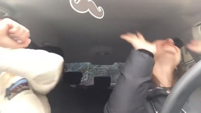 Самара отдыхает. Танцы в машине смотреть онлайн
