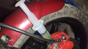 как прокачать передний тормоз на мотоцикле мопеде. пример на Aprilia rs 50