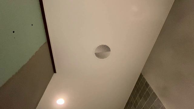 Тканевые натяжные потолки DESCOR в квартире с магнитными трековыми системами. смотреть онлайн