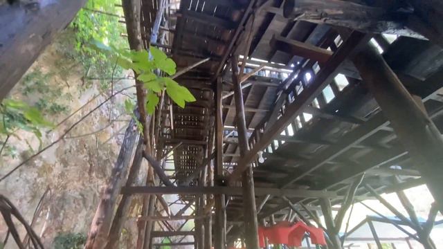 Рестораны на воде. Горная речка Дим Чай в Турции. смотреть онлайн