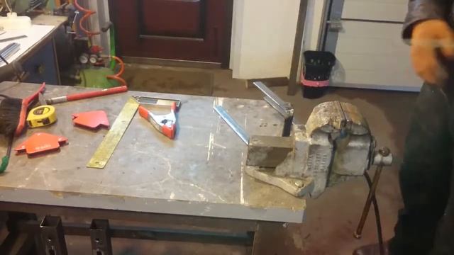 Столик для ноутбука своими руками. Build a laptop stand смотреть онлайн