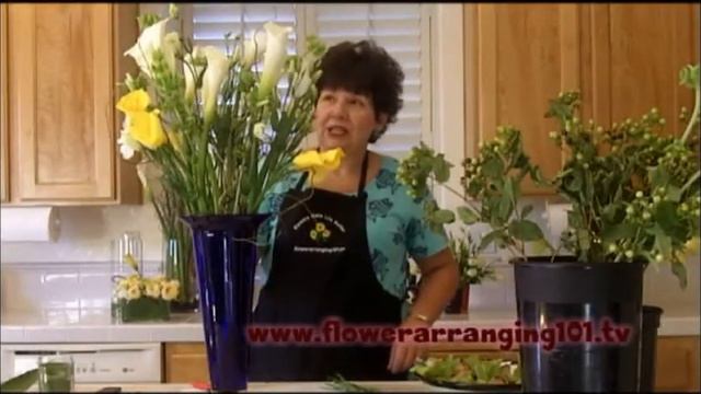 Flower Arranging - White Callas and Yellow Mini Callas смотреть онлайн
