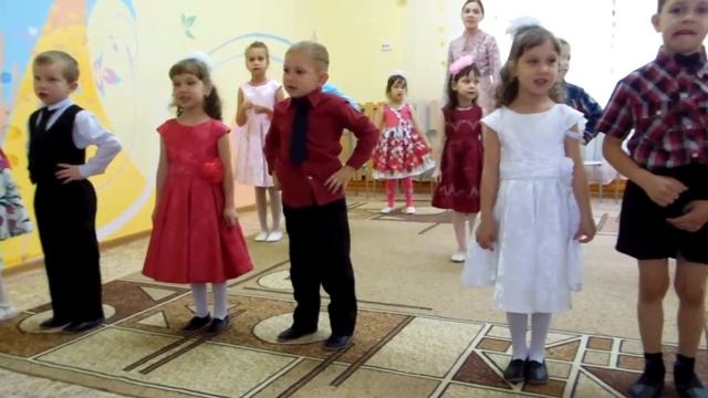 Песня "Наш художник Осень" (И.В. Павленко) в подготовительной группе. Осенний утренник. смотреть онлайн