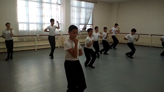 Урок узбекского танца в мужском классе. смотреть онлайн
