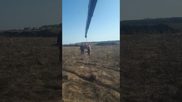 АССЕНИЗАТОР ПЫТАЕМСЯ ВЫТАЩИТЬ ИЗ БОЛОТА МАНИПУЛЯТОРОМ.(продолжение следует) смотреть онлайн