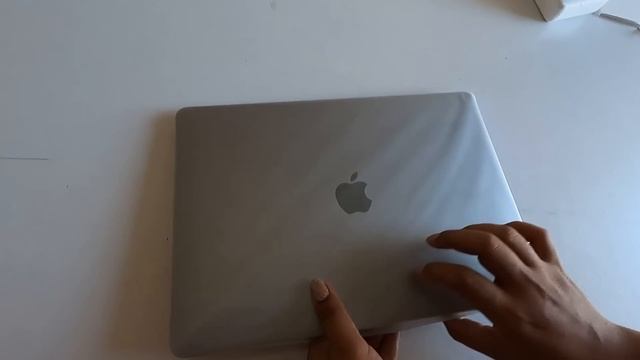 Unboxing the Macbook Pro l New Vlogging Equipment смотреть онлайн