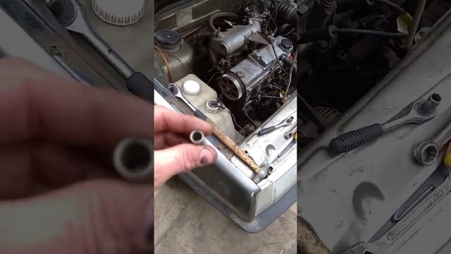 Заклинил редукционный клапан масляного насоса,на 99,устраняем проблемку)))) смотреть онлайн