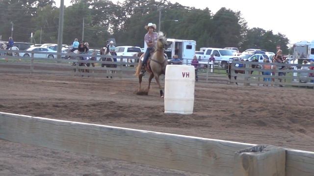 Natalie and Blondie win 1st in 14-17 barrels County Fair 2012 смотреть онлайн
