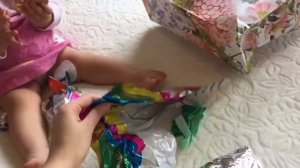 Настя лайк дарит подарки. Подарки от канала лайк Настя