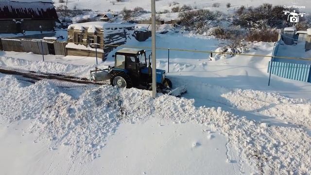 Вольск, Рыбное, одинокий трактор 2021 год. смотреть онлайн