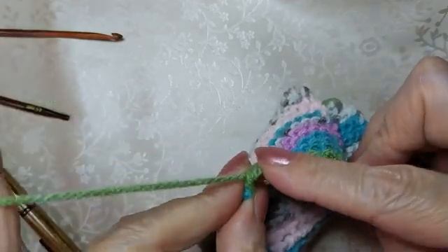 Добротные домашние тапки крючком??